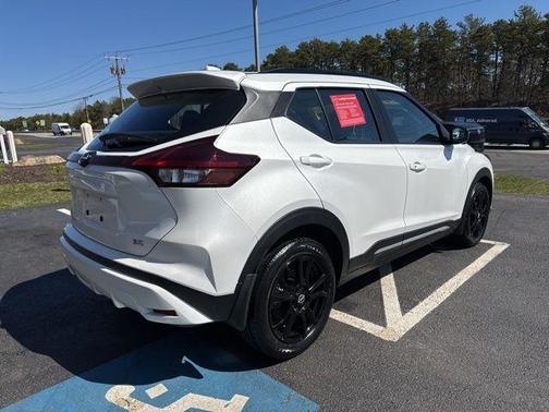 Aspen White 2024 Nissan Kicks SR