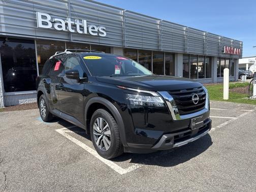 2023 Nissan Pathfinder SL