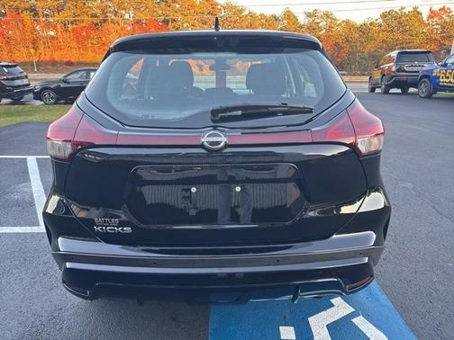 2022 Nissan Kicks S