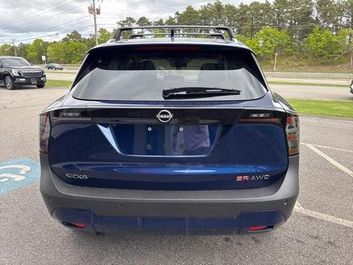 2025 Nissan Kicks SR