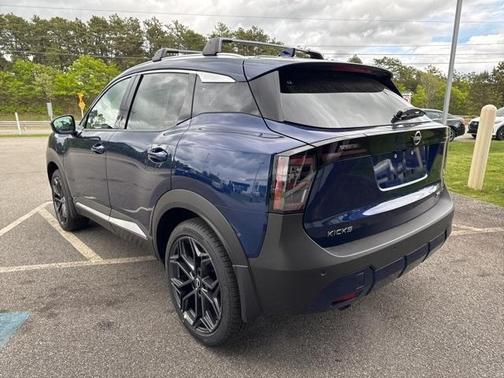 2025 Nissan Kicks SR