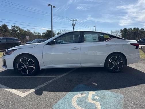 2025 Nissan Altima SR