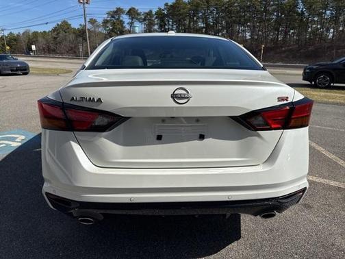 2025 Nissan Altima SR