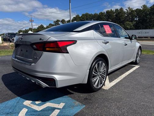 Brilliant Silver Metallic 2023 Nissan Altima 2.5 SL