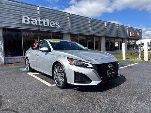 Brilliant Silver Metallic 2023 Nissan Altima 2.5 SL
