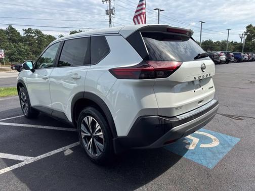 Pearl White Tricoat 2022 Nissan Rogue SV