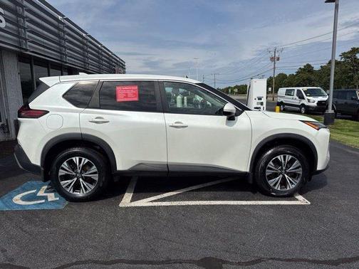 White 2022 Nissan Rogue SV