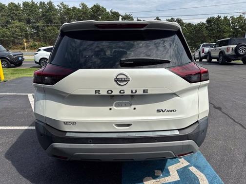 Pearl White Tricoat 2022 Nissan Rogue SV
