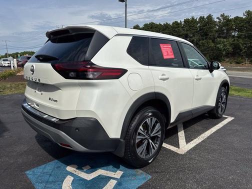 Pearl White Tricoat 2022 Nissan Rogue SV