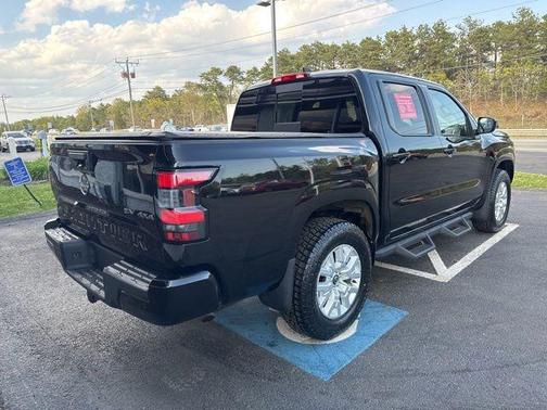 Black 2023 Nissan Frontier SV