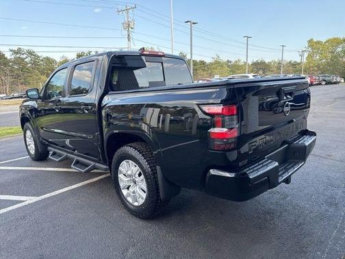 Black 2023 Nissan Frontier SV