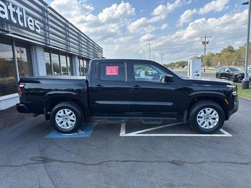 Black 2023 Nissan Frontier SV