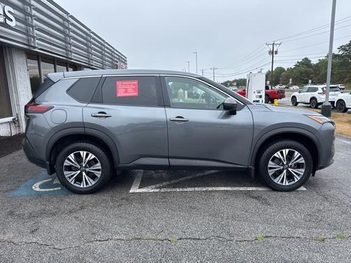 2022 Nissan Rogue SV