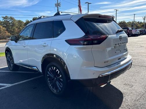 Everest White Pearl 2025 Nissan Rogue Platinum