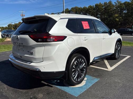 Everest White Pearl 2025 Nissan Rogue Platinum