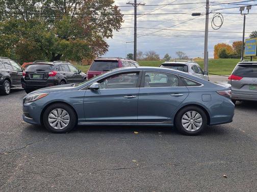 2016 Hyundai SONATA Hybrid SE