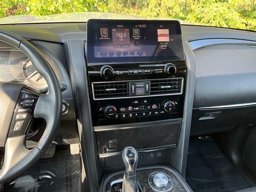 2022 INFINITI QX80 Luxe