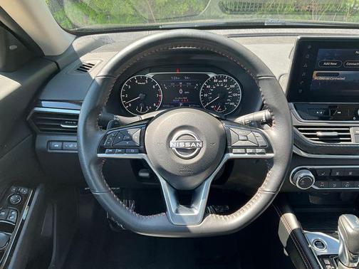 Super Black 2023 Nissan Altima SR FWD