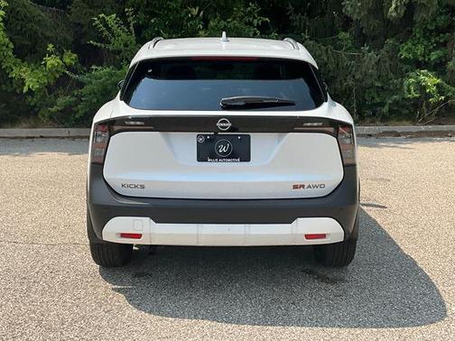 2025 Nissan Kicks SR