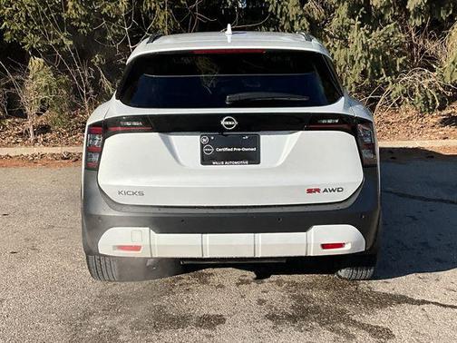2025 Nissan Kicks SR