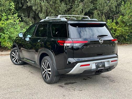 2025 Nissan Pathfinder Platinum 4WD