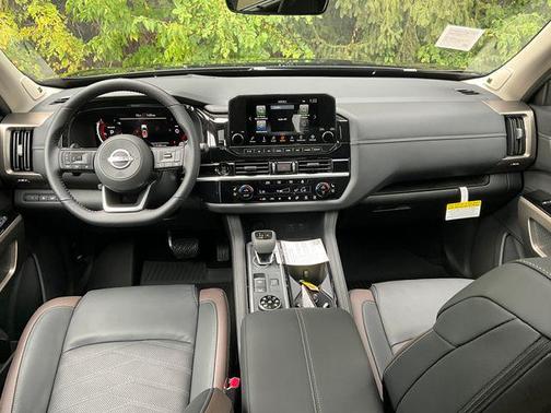 2025 Nissan Pathfinder Platinum 4WD