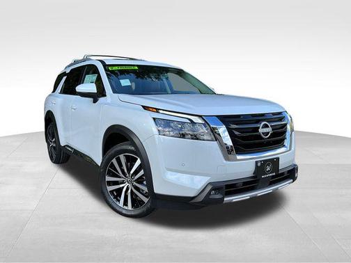2025 Nissan Pathfinder Platinum 4WD