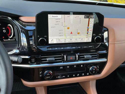 2025 Nissan Pathfinder Platinum 4WD