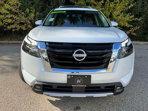 2025 Nissan Pathfinder Platinum 4WD