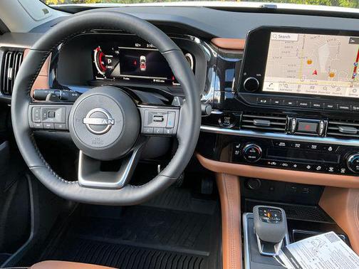 2025 Nissan Pathfinder Platinum 4WD