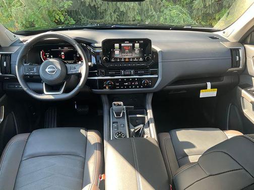 2025 Nissan Pathfinder Platinum 4WD