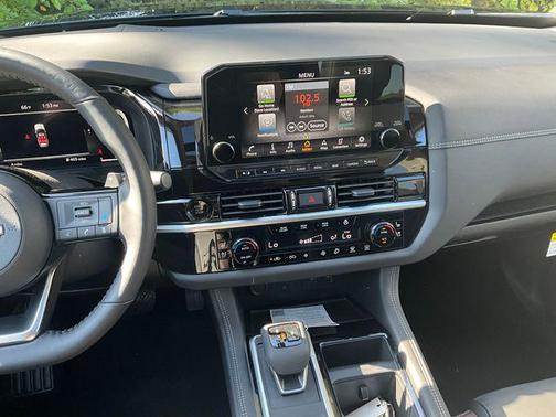 2025 Nissan Pathfinder Platinum 4WD