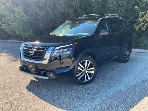 2025 Nissan Pathfinder Platinum 4WD