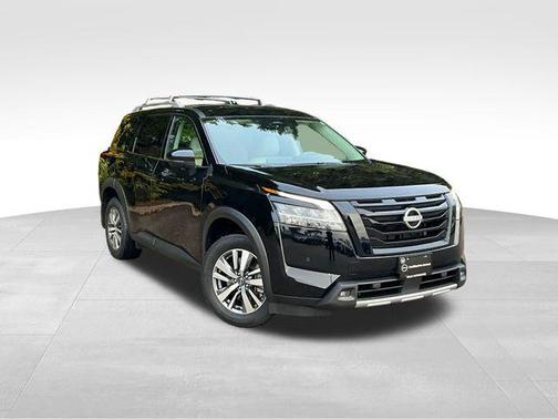 2023 Nissan Pathfinder SL 4WD