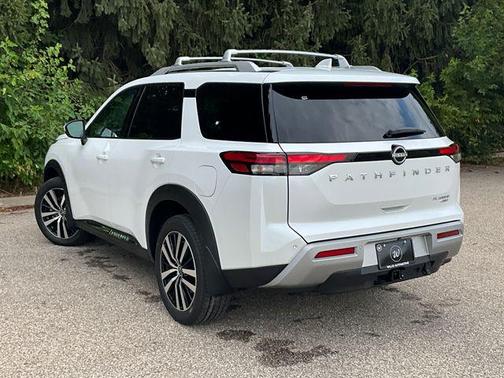 2025 Nissan Pathfinder Platinum 4WD