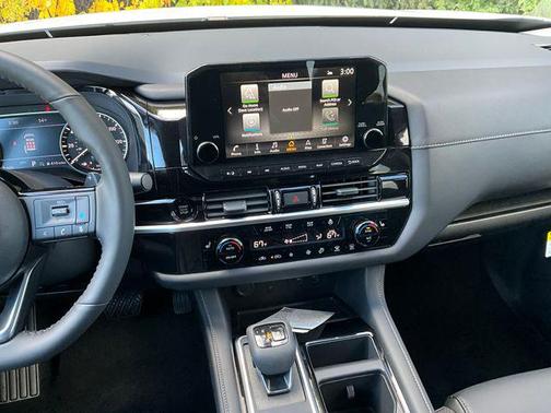 2025 Nissan Pathfinder SL 4WD