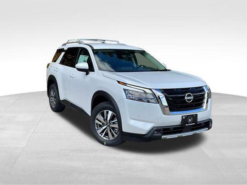 2025 Nissan Pathfinder SL 4WD