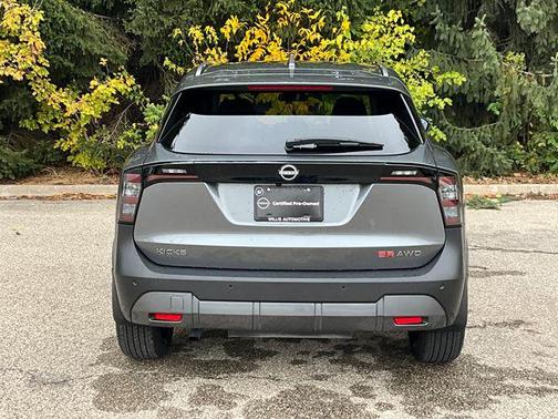 2025 Nissan Kicks SR