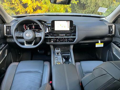 2025 Nissan Pathfinder Platinum 4WD