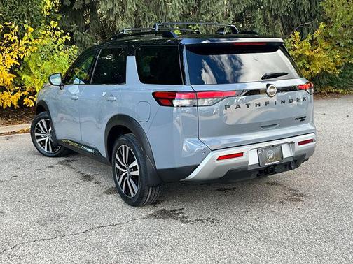 2025 Nissan Pathfinder Platinum 4WD