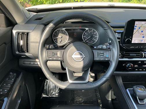2024 Nissan Pathfinder SL 4WD