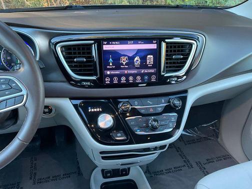 2018 Chrysler Pacifica Touring-L