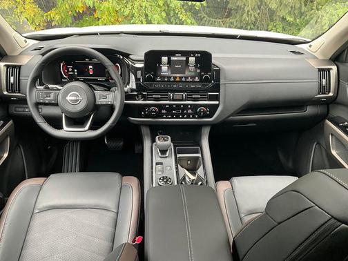 2025 Nissan Pathfinder Platinum 4WD