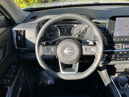 2024 Nissan Pathfinder SL 4WD
