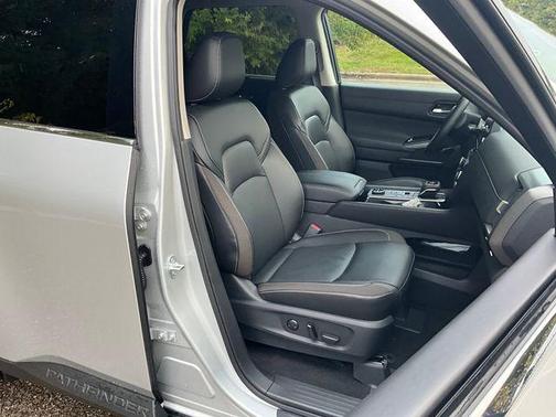 2024 Nissan Pathfinder SL 4WD