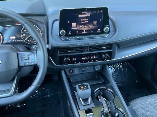 Everest White Pearl Tricoat 2026 Nissan Rogue SV