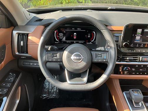 2025 Nissan Pathfinder Platinum 4WD