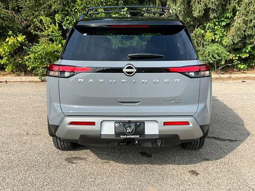 2025 Nissan Pathfinder Platinum 4WD