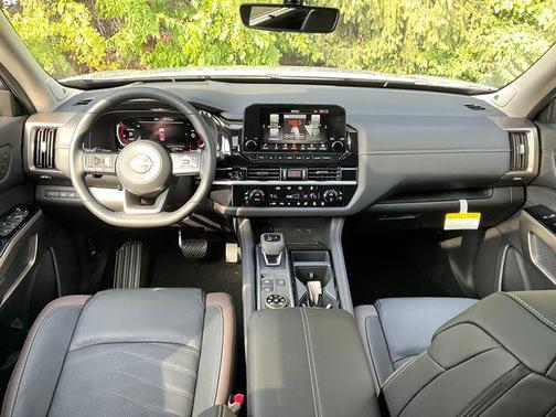 2025 Nissan Pathfinder Platinum 4WD