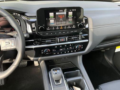 2025 Nissan Pathfinder Platinum 4WD